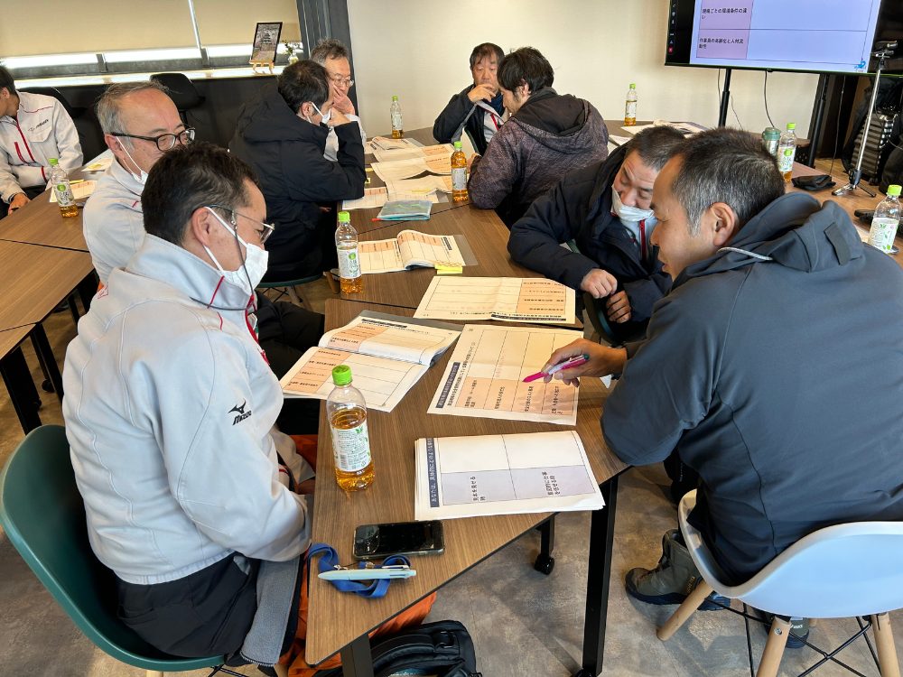 管理者研修意見出し合いの様子